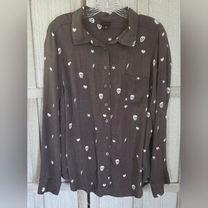 TORRID Lizzie Rayon Crepe Blouse Grey Women's 1X Stars, hearts, skulls, bolts